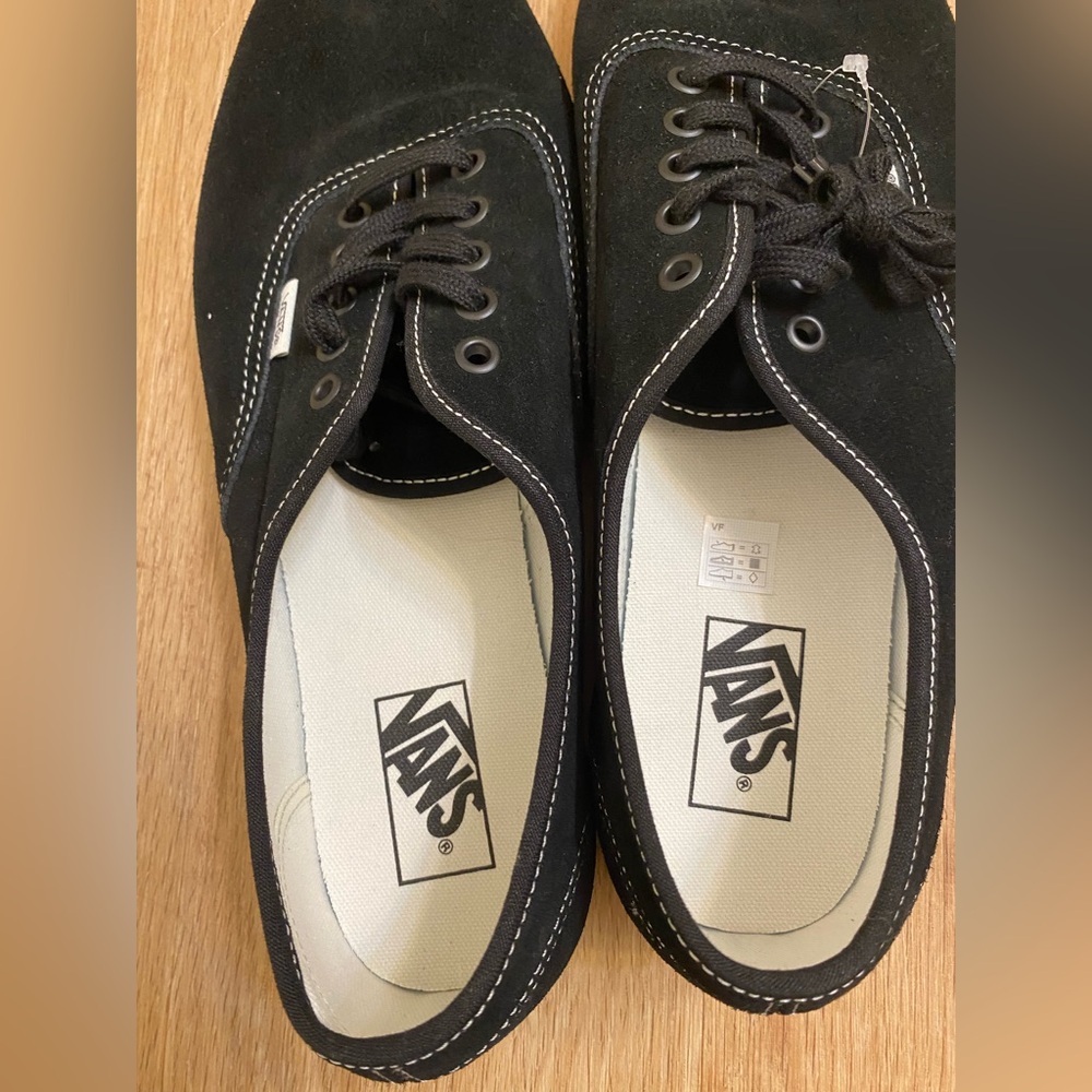 Vans Men's  authentic lowpro Black Sneakers - Picture 2 of 6